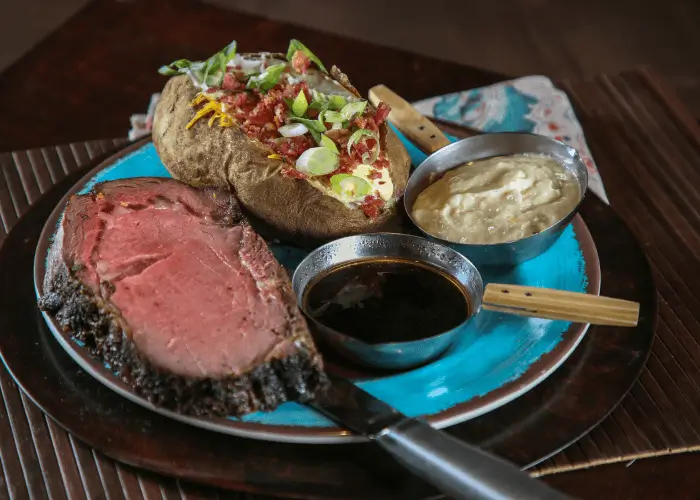 Prime rib plate with sides